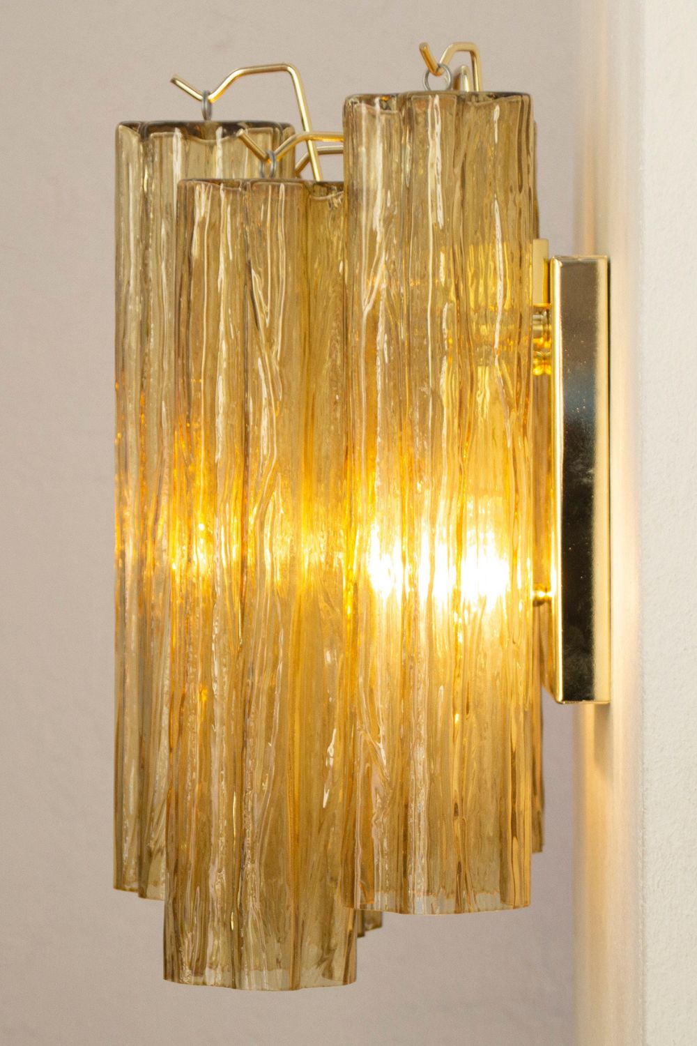 Italian Art amber glass tube wall lamp - view 5 | vexalamps