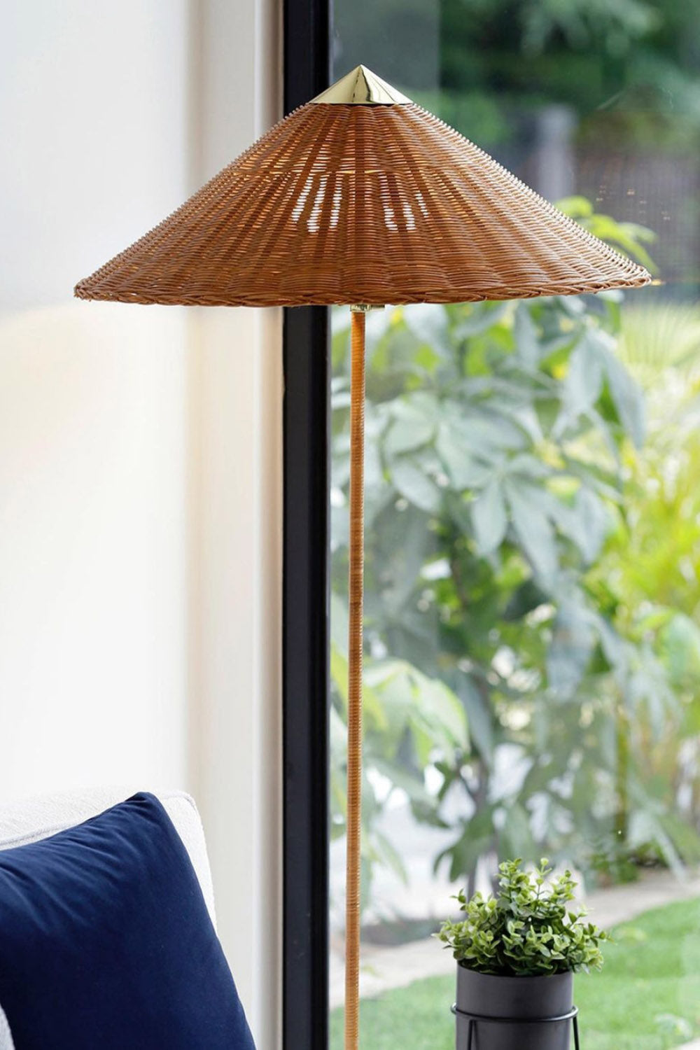 9602 Floor Lamp - vexalamps