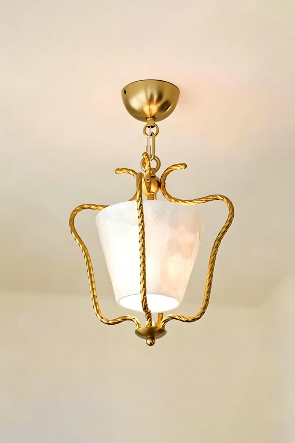 Aether Shell Gold Pendant Lamp | detail | Samu  Lamp
