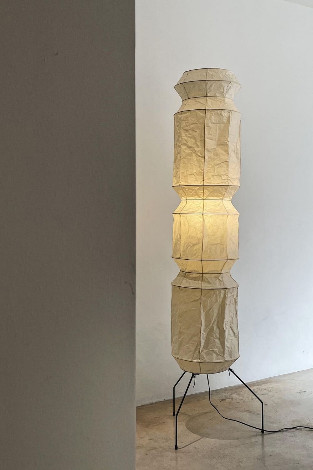 Washi Paper UF4-L6 Floor Lamp - view 4 | vexalamps