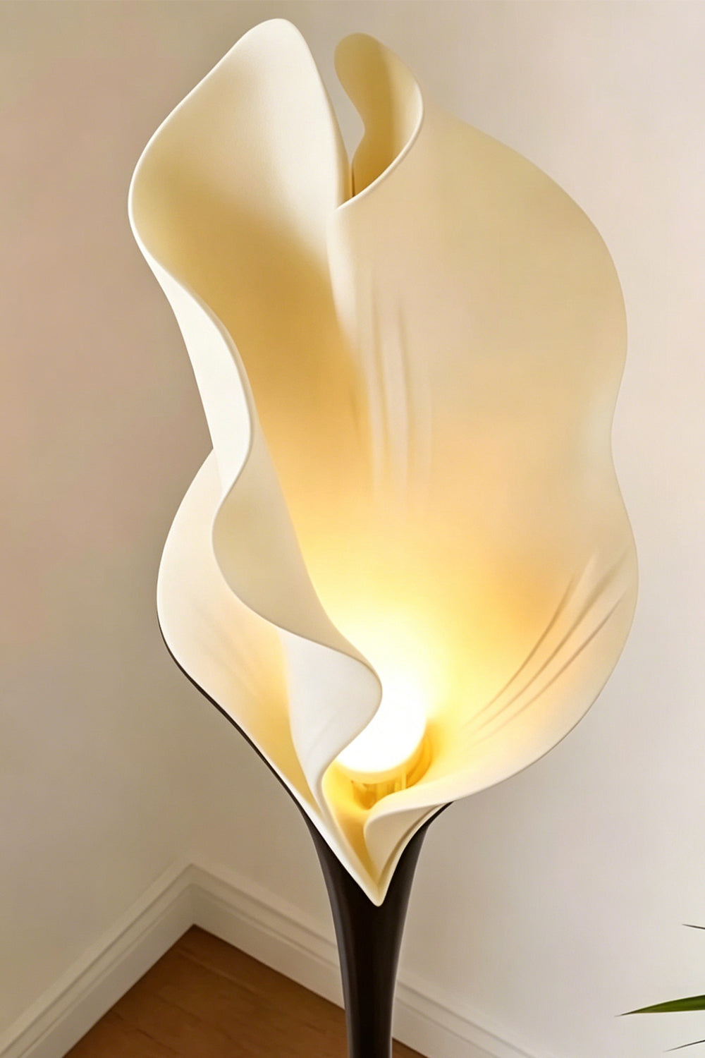Detailed view of the organic flowing curves of the resin shade | Resin, Metal