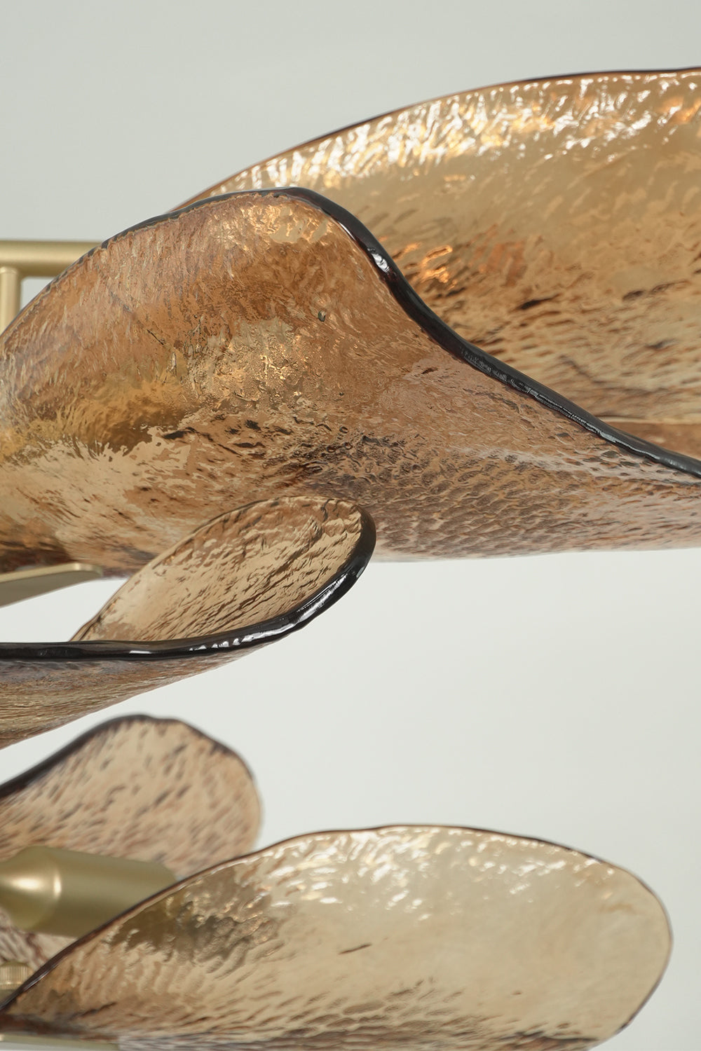 Close-up of amber textured glass wave leaf edge | Glass | Detailed shot of the organic wavy rim | vexa lamps