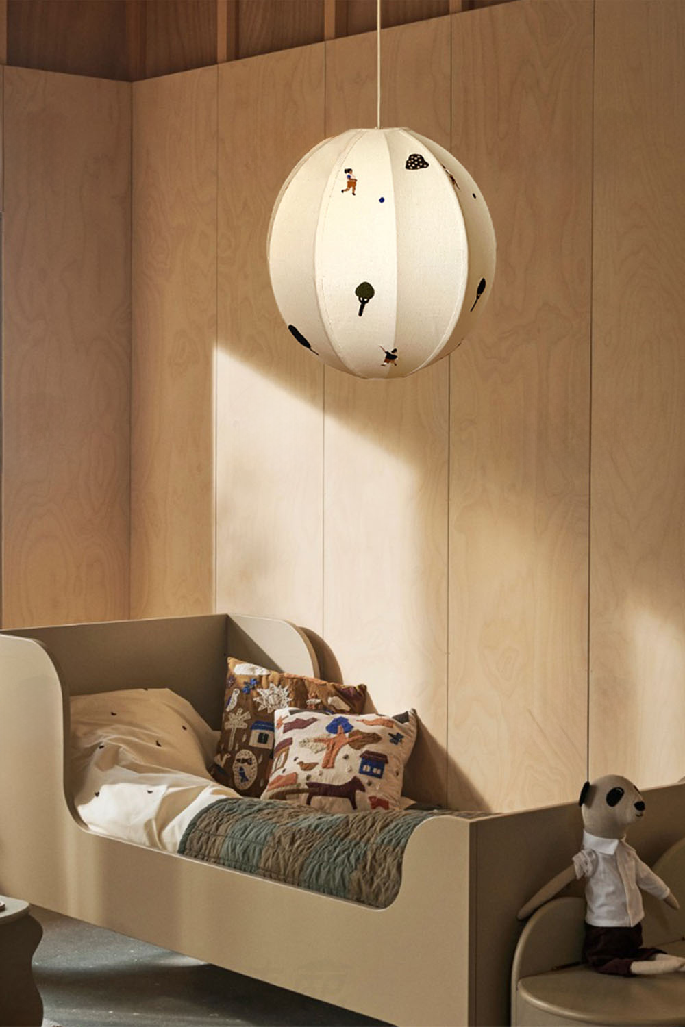 Fabric Embroidery Round Pendant Lamp - view 10 | vexalamps