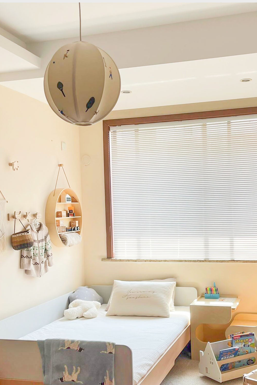 Fabric Embroidery Round Pendant Lamp - view 13 | vexalamps