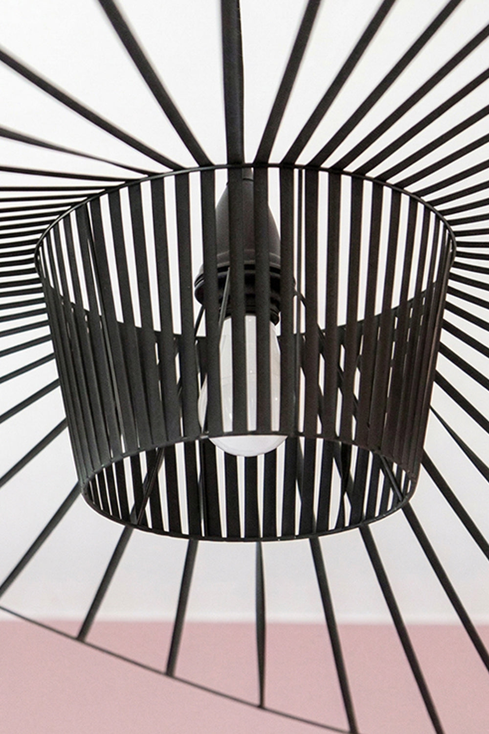 Central basket frame of hat lamp | Metal | Polyurethane elastic cloth | Glass fiber | Detailed shot of the internal frame and bulb holder | vexa lamps
