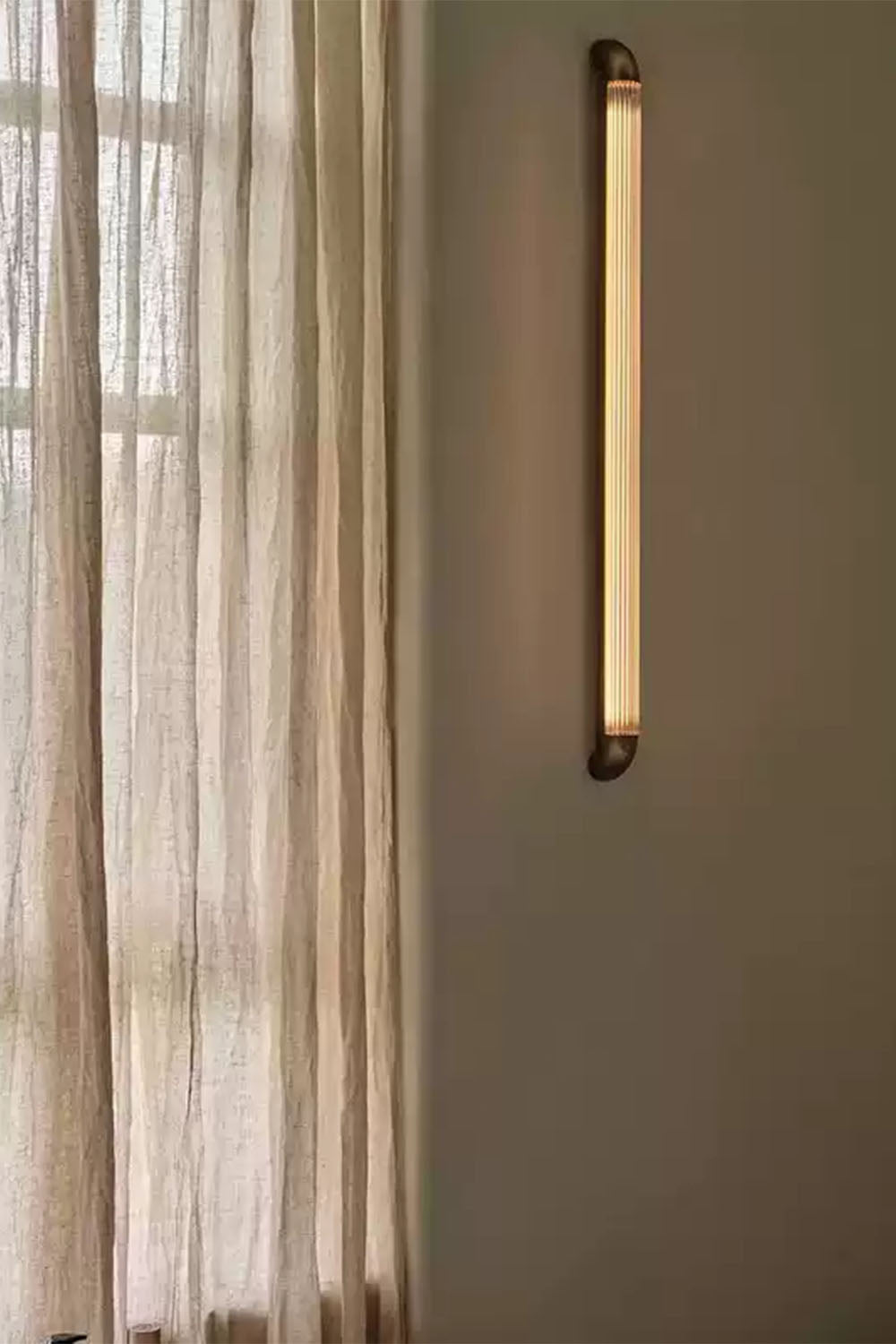 Italian Simple Wall Lamp - view 3 | vexalamps