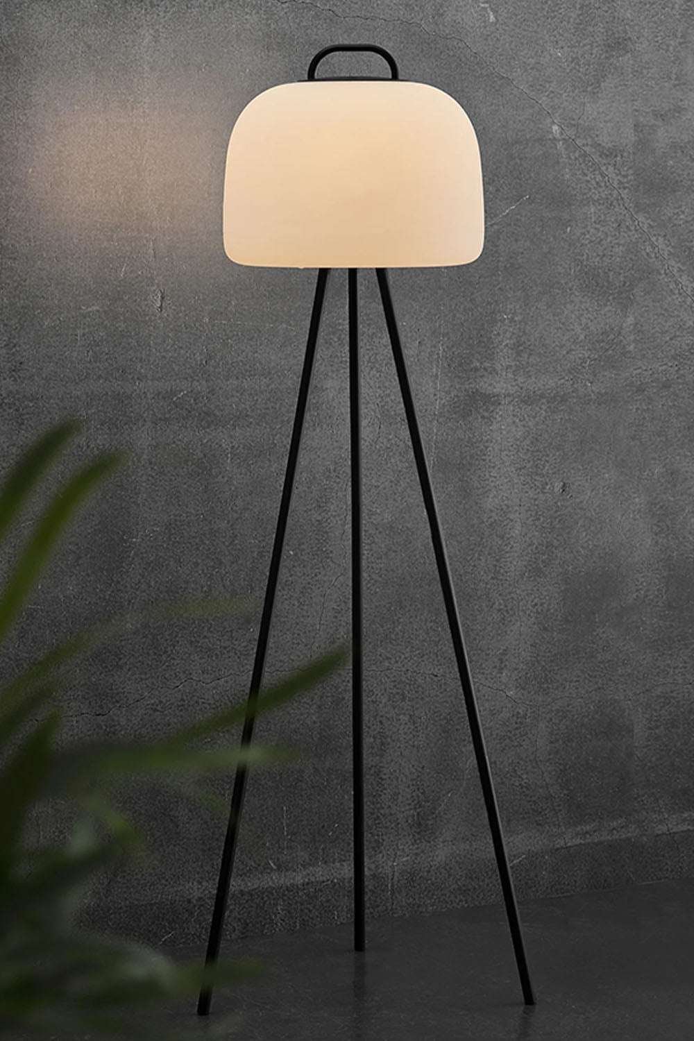 Kettle Tripod Rechargeable Floor Lamp - view 8 | vexalamps
