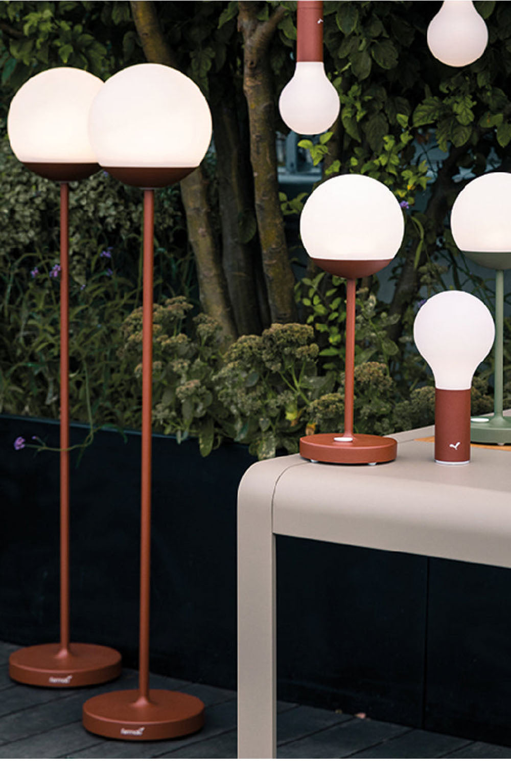 Mooon Outdoor Rechargeable Floor Lamp - view 11 | vexalamps