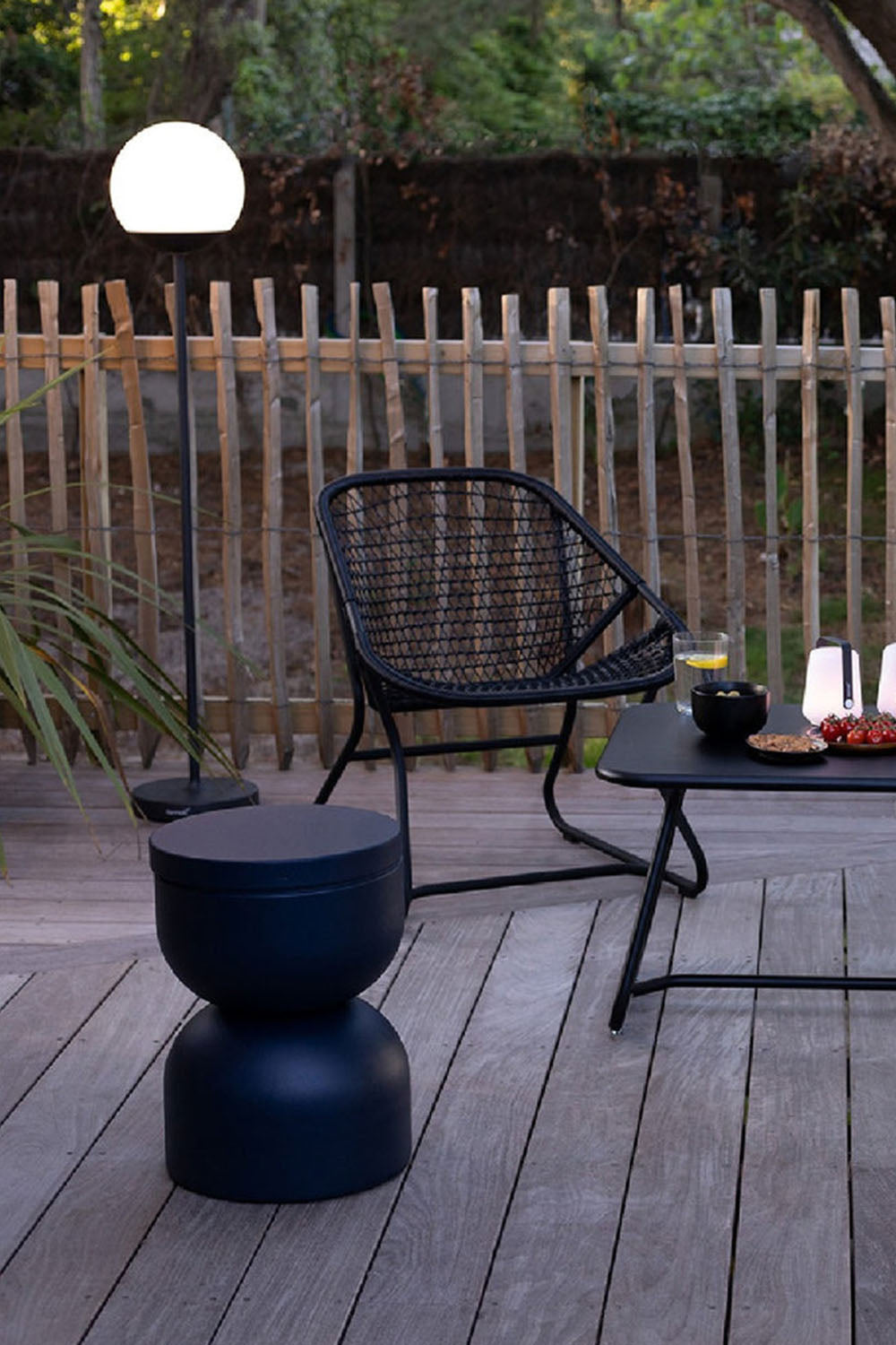 Mooon Outdoor Rechargeable Floor Lamp - view 9 | vexalamps