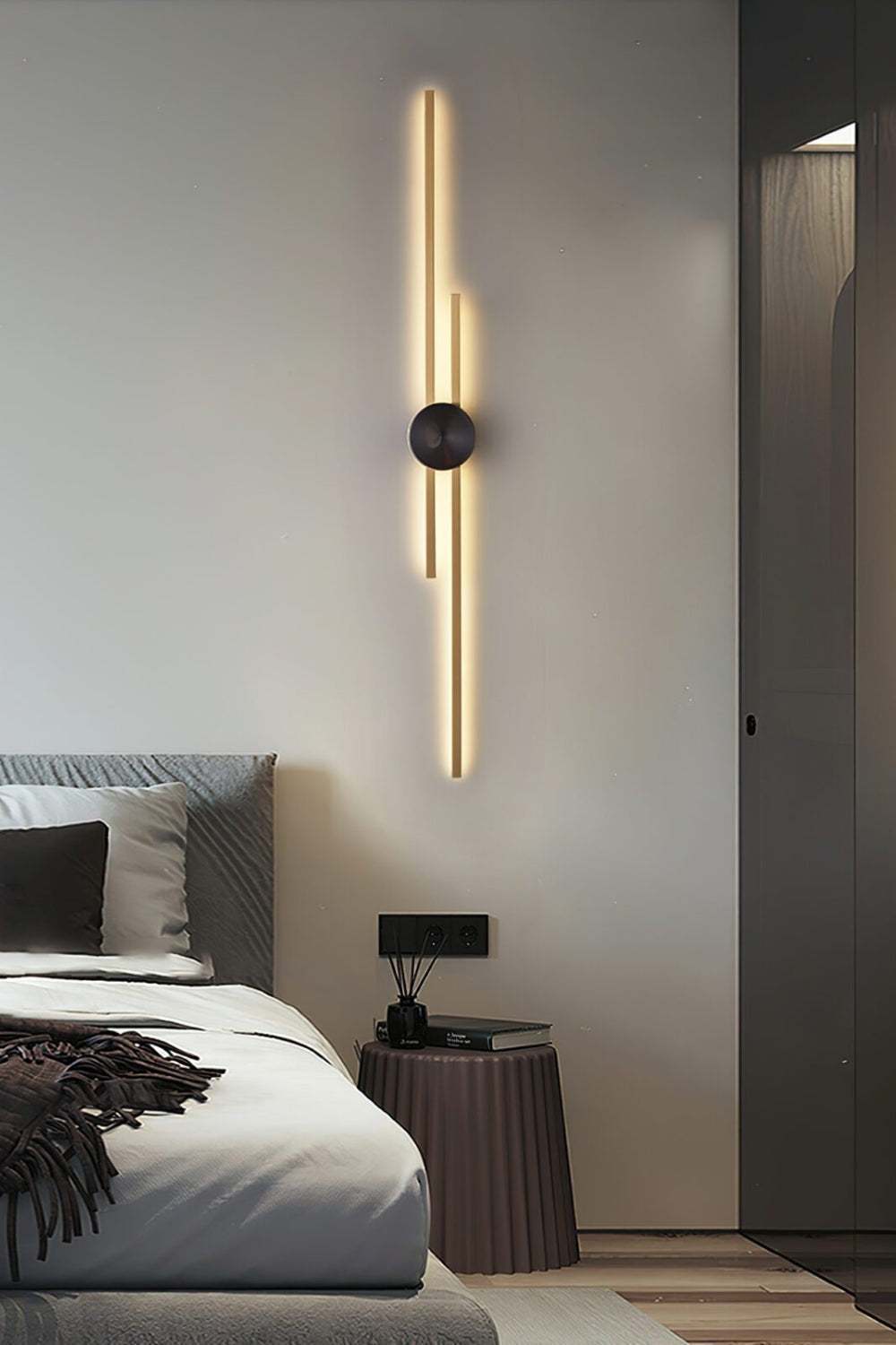 Pris Linear Wall Light - view 3 | vexalamps