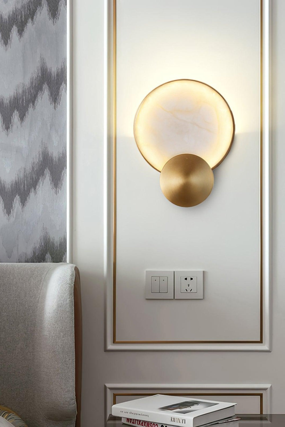 Modern Terra Svet Alabaster Wall Lamp - view 4 | vexalamps