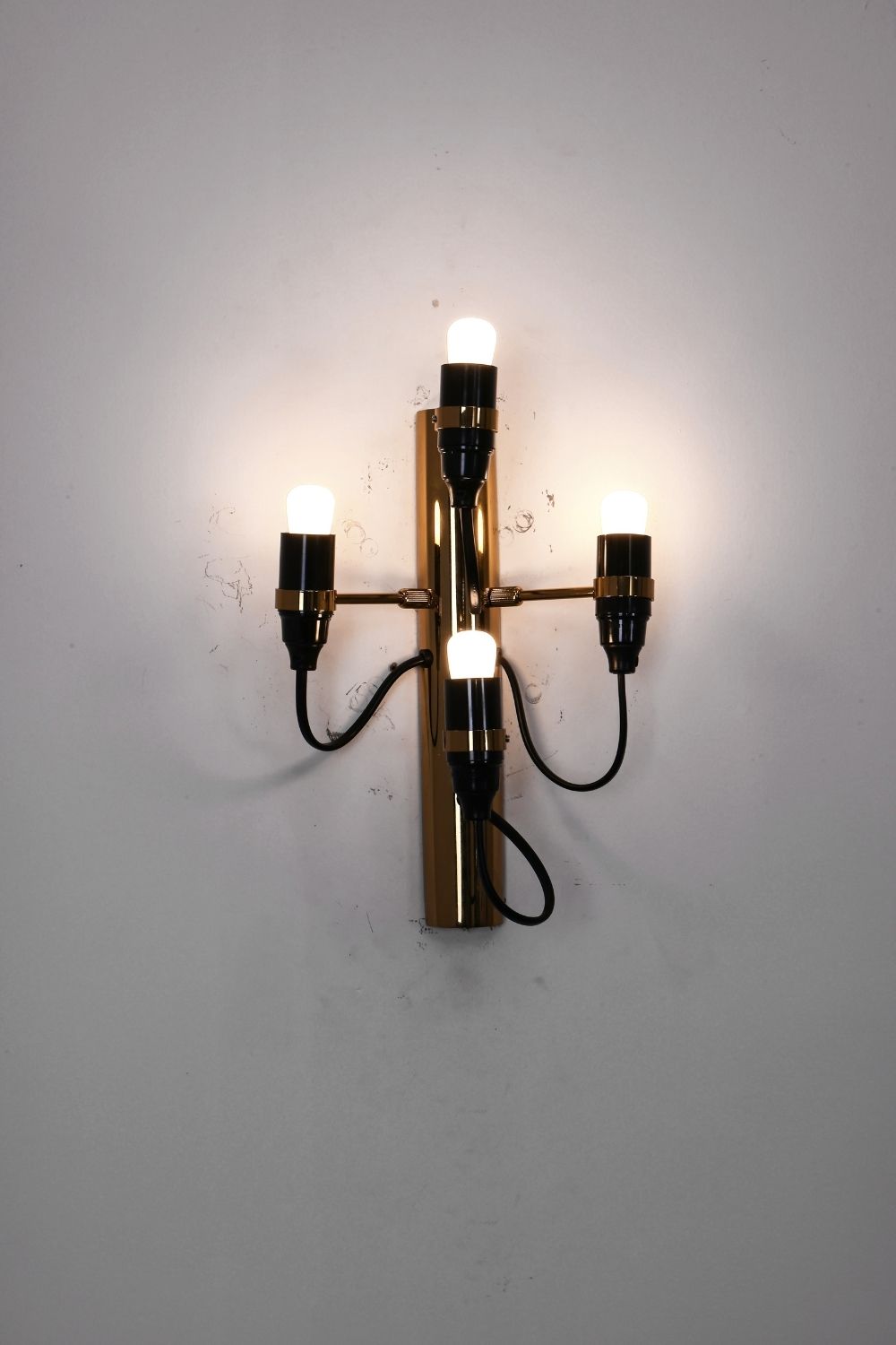 Traditional Mid-century 2097 Wall Lamp - view 10 | vexalamps