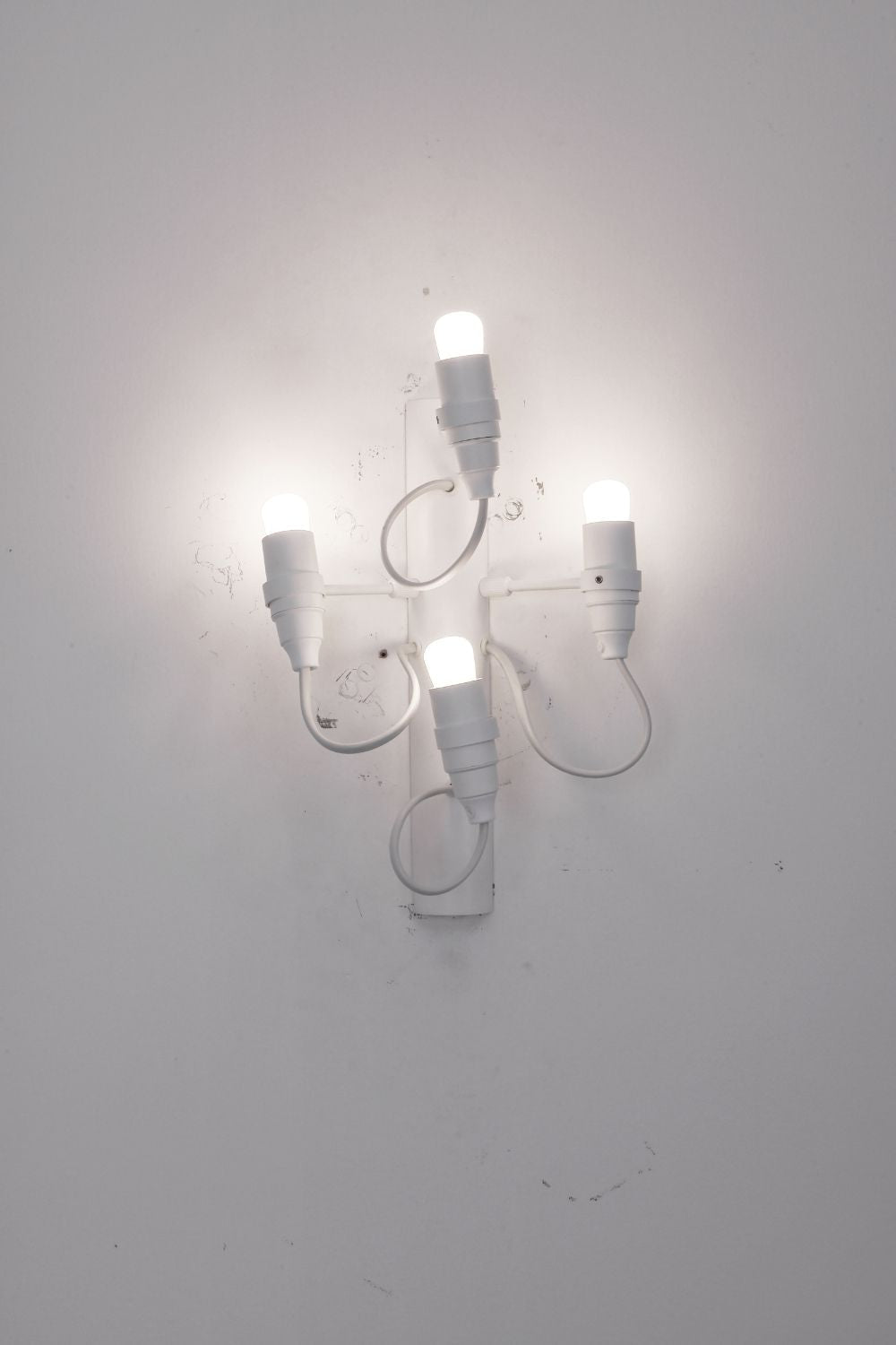 Traditional Mid-century 2097 Wall Lamp - view 5 | vexalamps