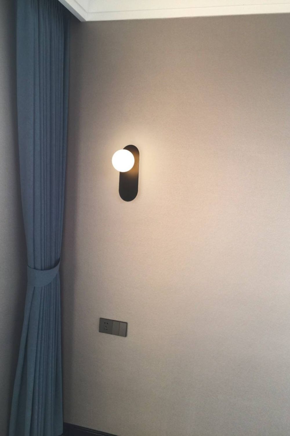 Flat Base Globe Sconce - vexalamps