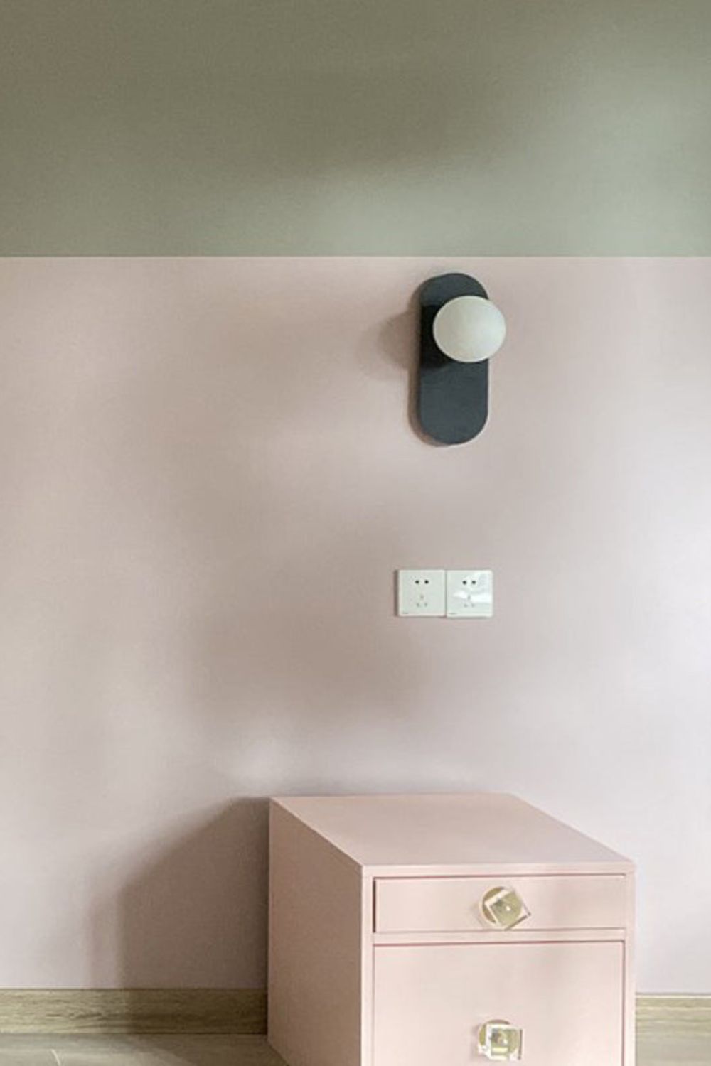 Flat Base Globe Sconce - vexalamps