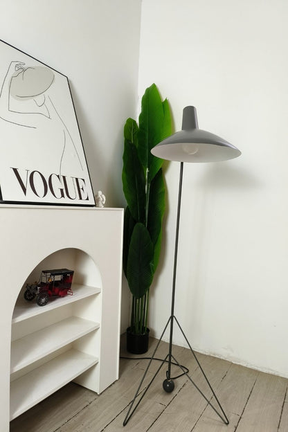 Tripod HM8 Floor lamp - view 7 | vexalamps