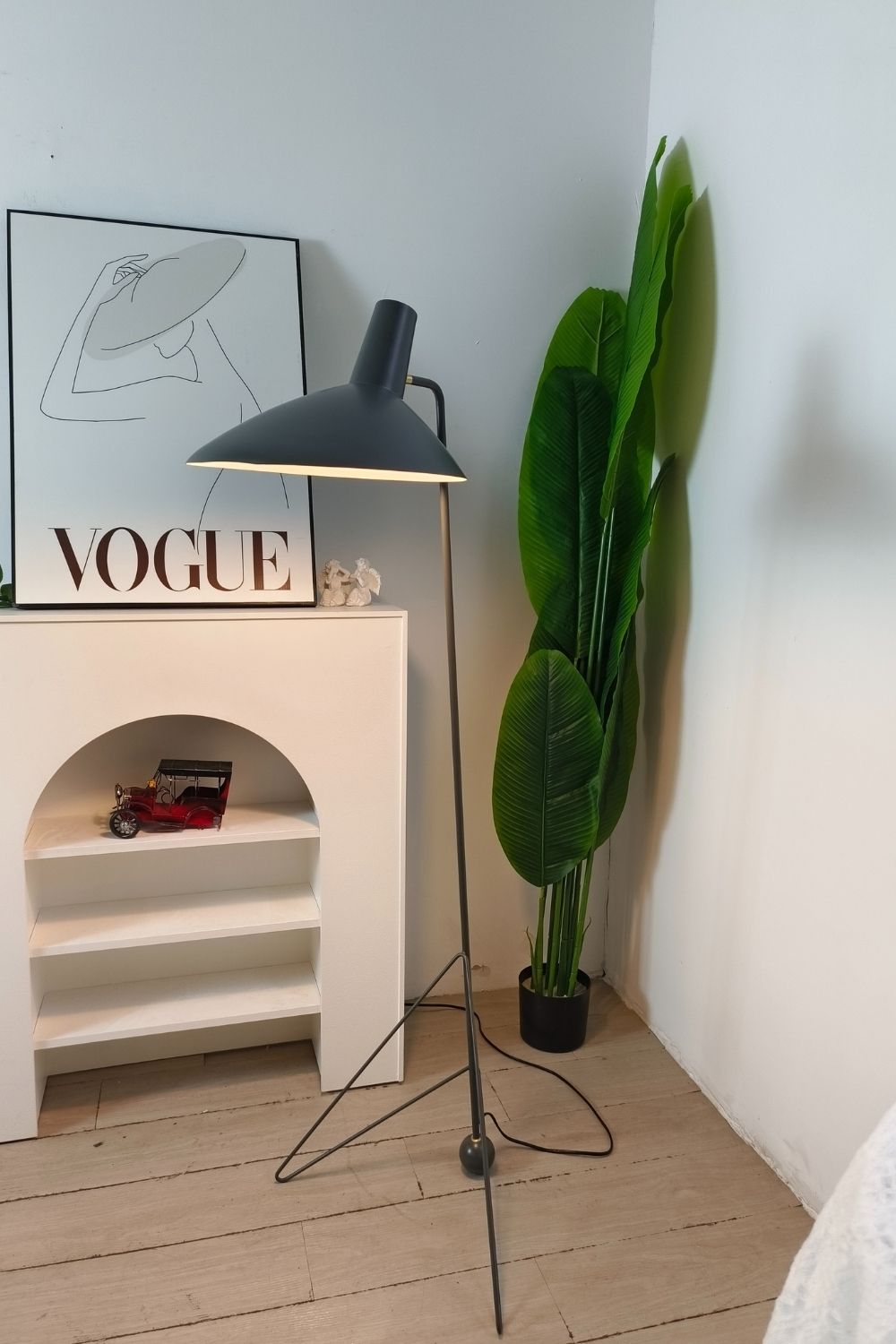 Tripod HM8 Floor lamp - view 10 | vexalamps