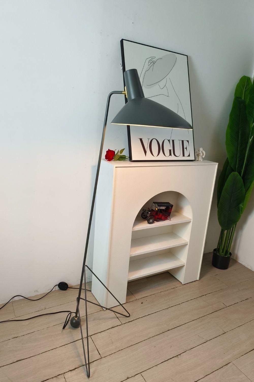 Tripod HM8 Floor lamp - view 8 | vexalamps