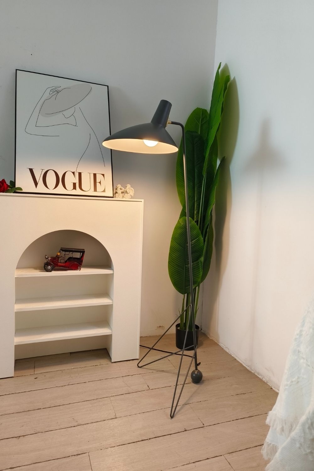 Tripod HM8 Floor lamp - view 11 | vexalamps