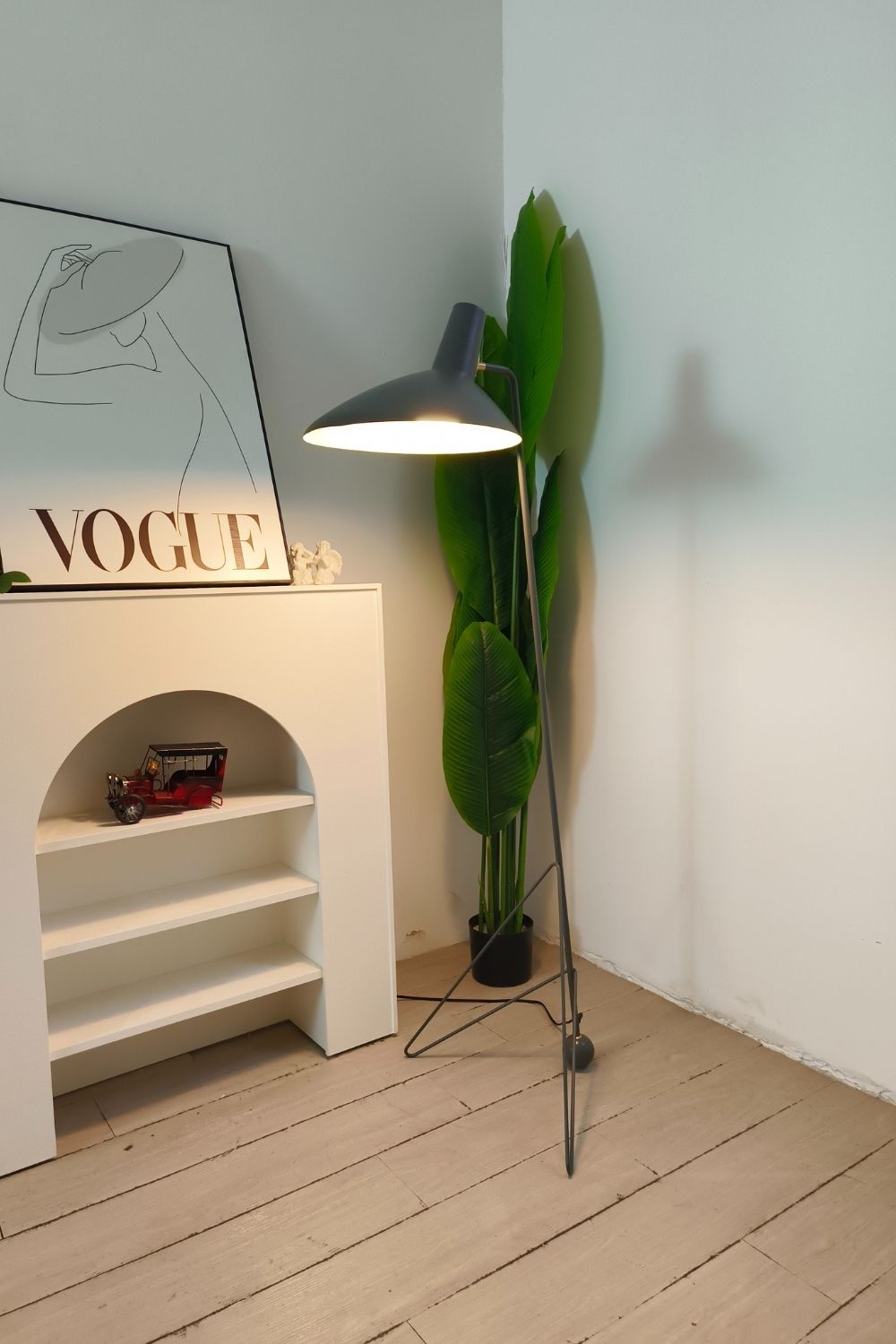 Tripod HM8 Floor lamp - view 13 | vexalamps