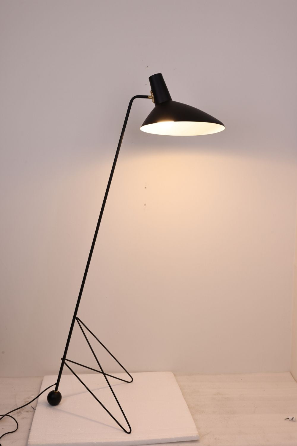 Tripod HM8 Floor lamp - view 14 | vexalamps