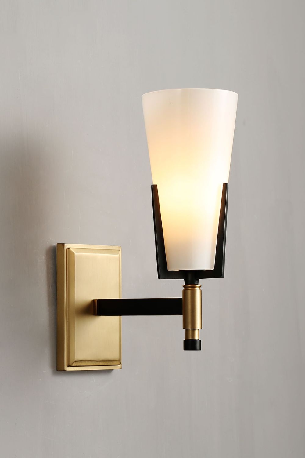 Upton Wall Lamp - vexalamps
